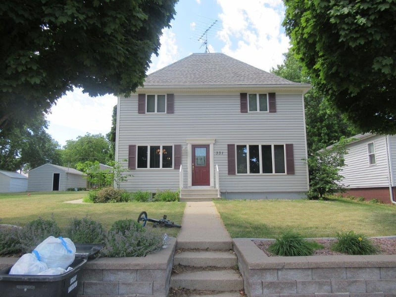 321 2nd St, Chandler, MN 56122