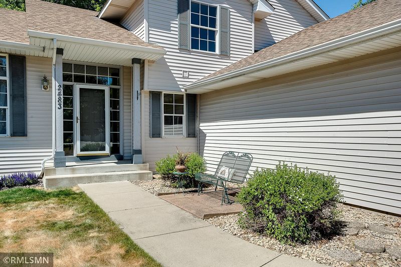 2483 Timber Ct E, Maplewood, MN 55119
