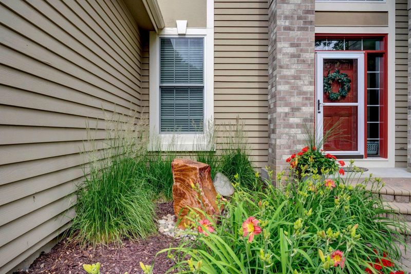 7487 Bent Bow Trl, Chanhassen, MN 55317
