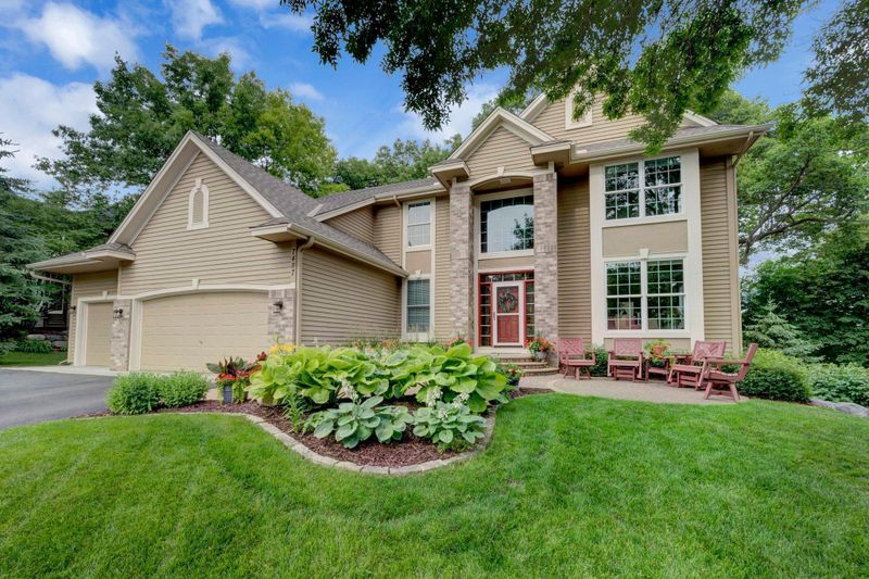 7487 Bent Bow Trl, Chanhassen, MN 55317