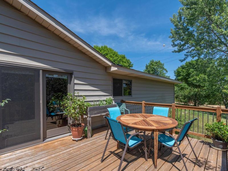 9761 Portal Dr, Eden Prairie, MN 55347