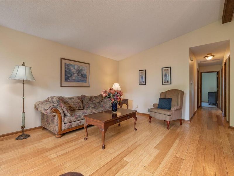 9761 Portal Dr, Eden Prairie, MN 55347