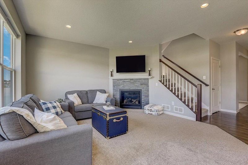 5251 151st St W, Apple Valley, MN 55124