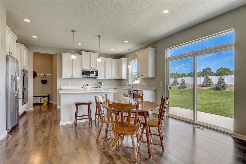 5251 151st St W, Apple Valley, MN 55124