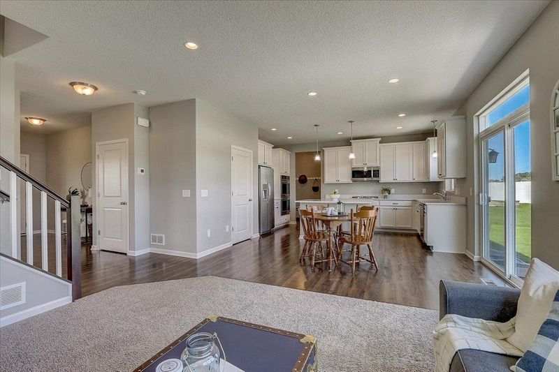 5251 151st St W, Apple Valley, MN 55124