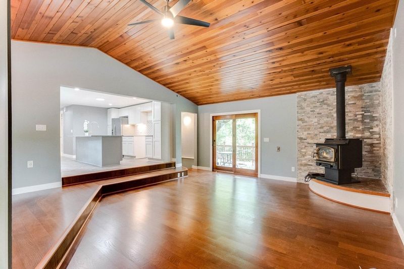 2689 Hayward Ave N, Oakdale, MN 55128