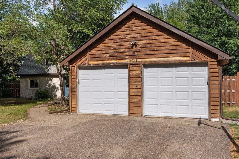 7958 Fairfield Cir, Brooklyn Park, MN 55444