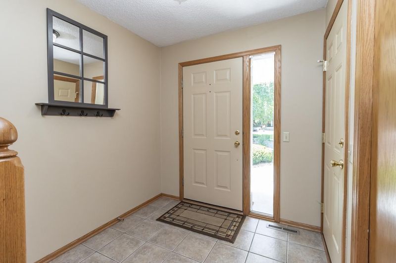 965 Wildflower Ct, Eagan, MN 55123