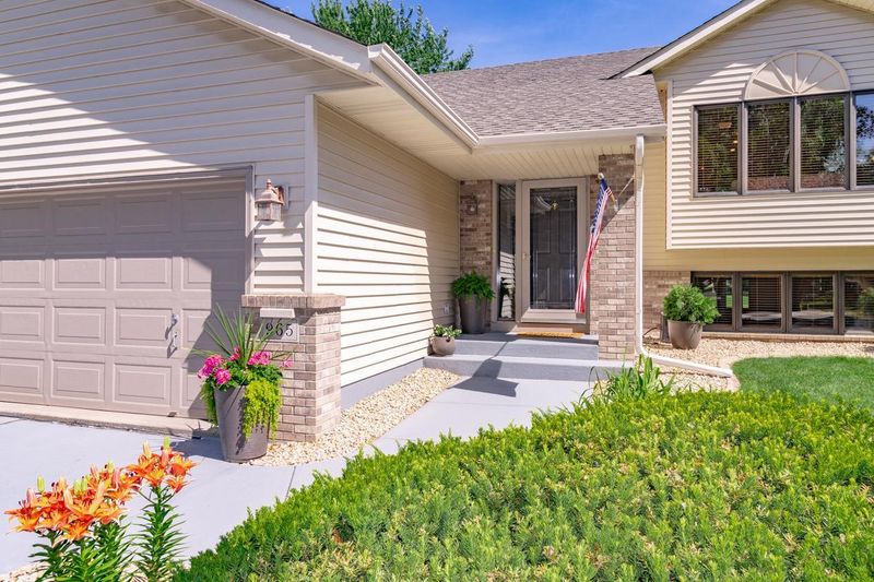 965 Wildflower Ct, Eagan, MN 55123