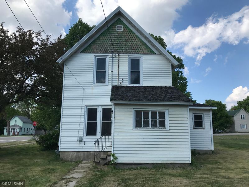406 Minnesota Ave E, Glenwood, MN 56334