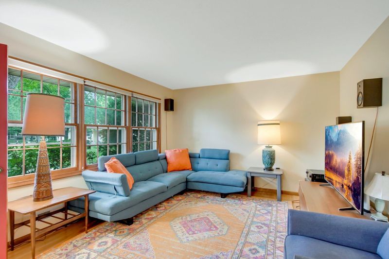 10626 Queen Cir, Bloomington, MN 55431