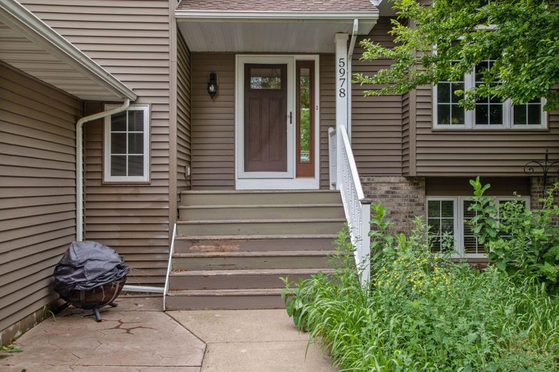 5978 N Ridge Dr, Savage, MN 55378