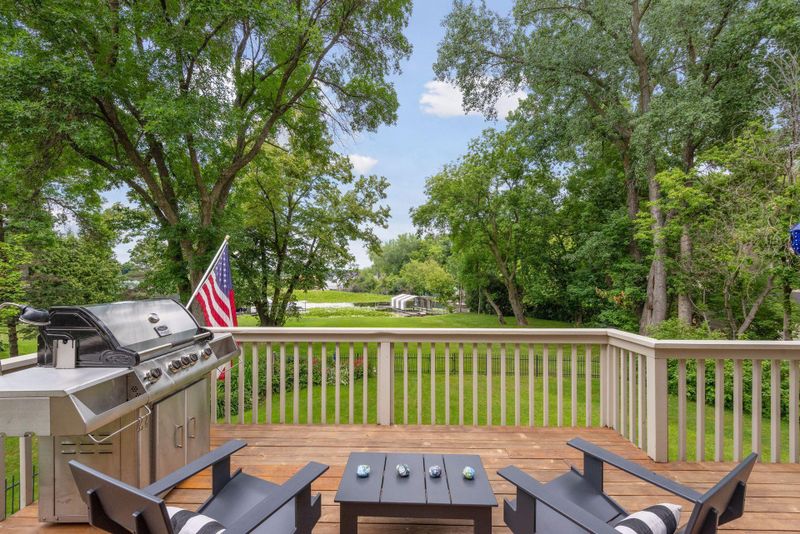3026 Casco Point Rd, Wayzata, MN 55391