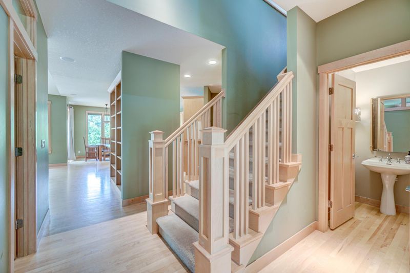 530 Newman Trl, Stillwater, MN 55082