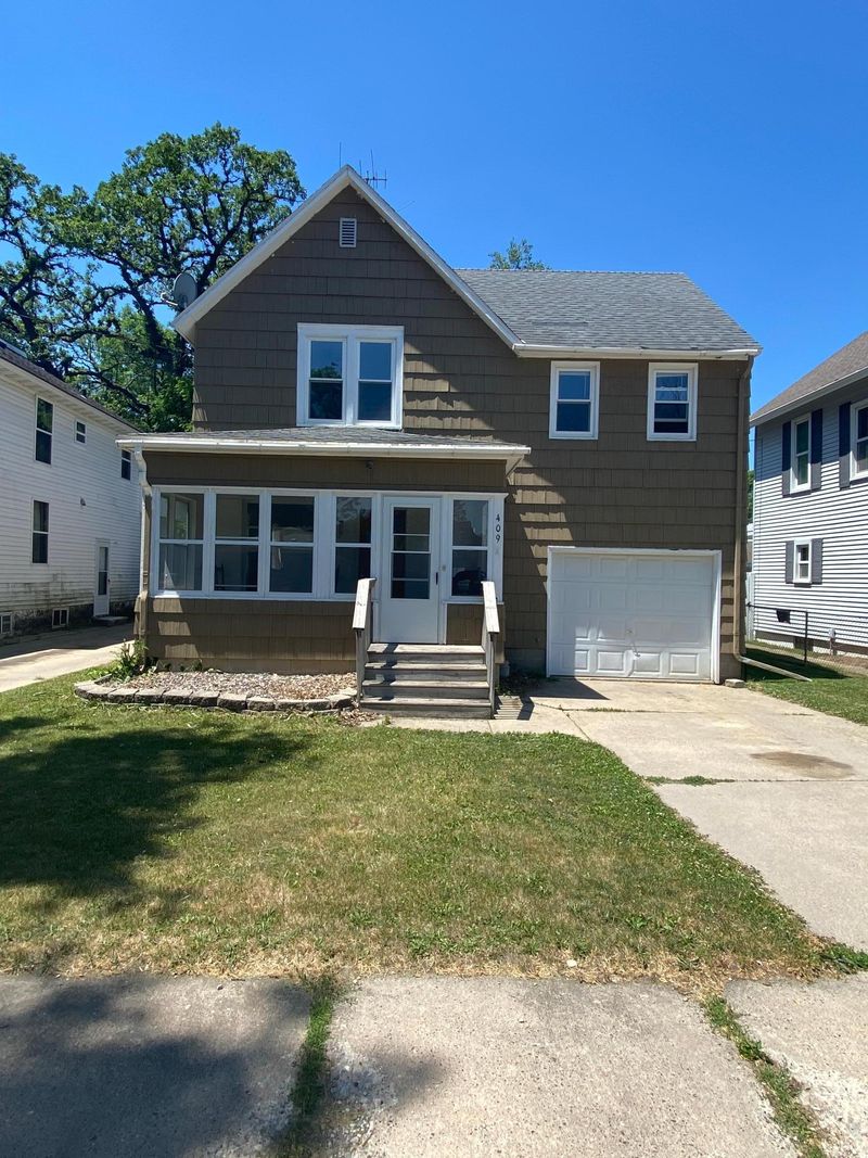 409 7th St NW, Austin, MN 55912