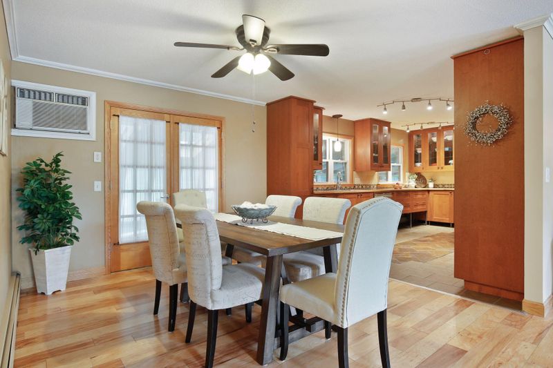 3309 Harmony Cir, Burnsville, MN 55337