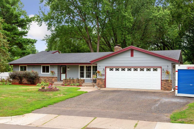 3309 Harmony Cir, Burnsville, MN 55337