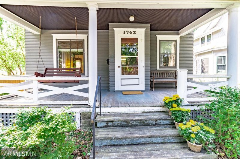 1762 Hague Ave, Saint Paul, MN 55104