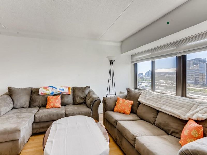 1920 S 1st St #402, Minneapolis, MN 55454