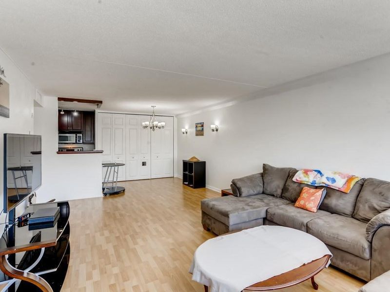 1920 S 1st St #402, Minneapolis, MN 55454