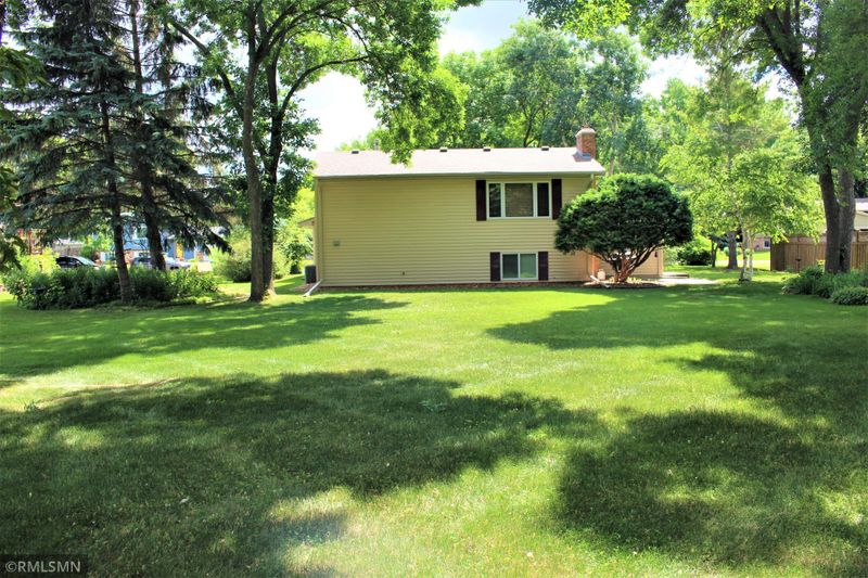 10073 Ives Way, Maple Grove, MN 55369