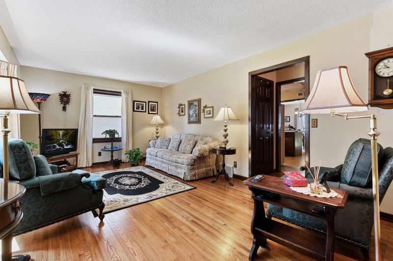 1261 Briar St, Wayzata, MN 55391