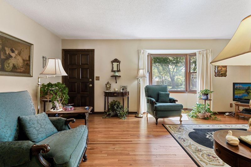 1261 Briar St, Wayzata, MN 55391