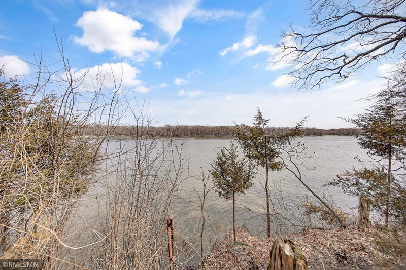 8136 River Rd, Inver Grove Heights, MN 55076