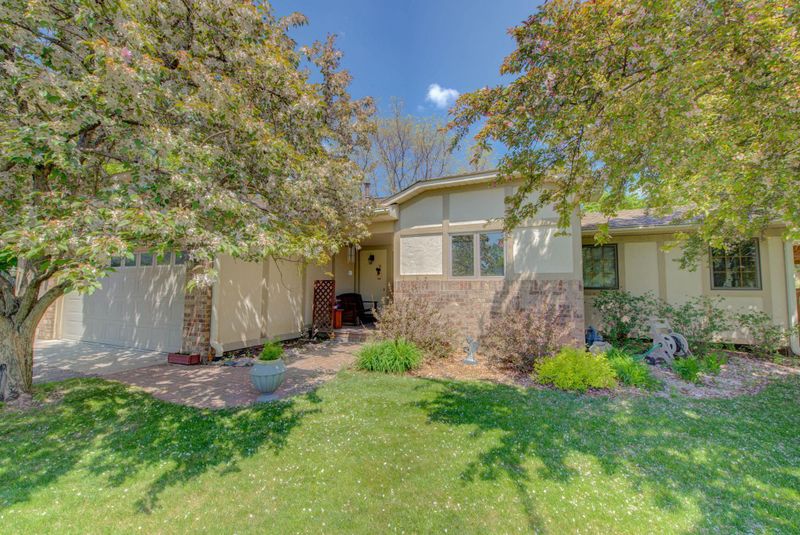 18732 Pennington Ave, Eden Prairie, MN 55346