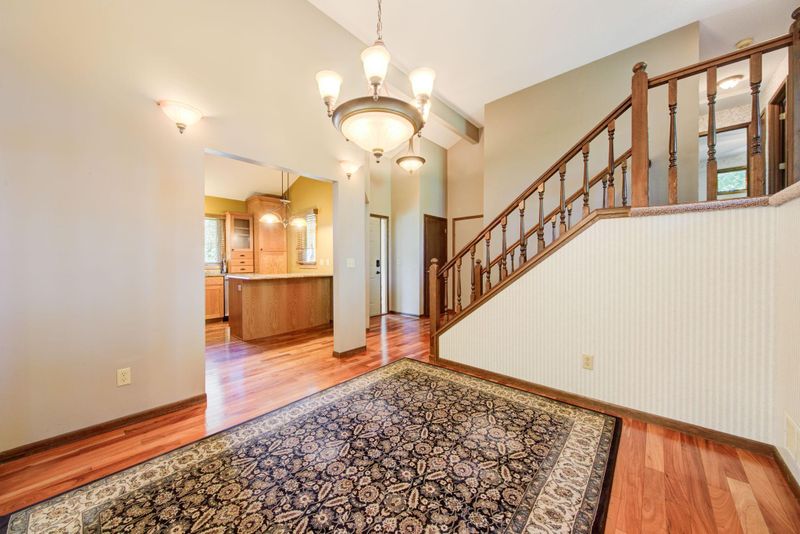 18732 Pennington Ave, Eden Prairie, MN 55346
