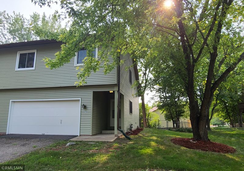 6706 Doriann Ct, Eden Prairie, MN 55346