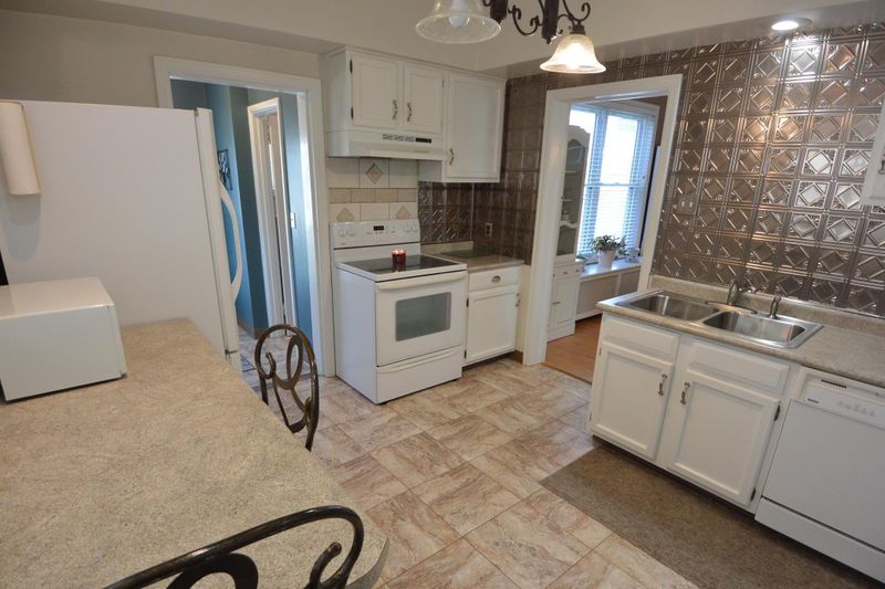 411 S 7th Ave, Virginia, MN 55792