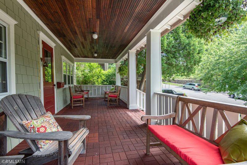 2365 Bourne Ave, Saint Paul, MN 55108