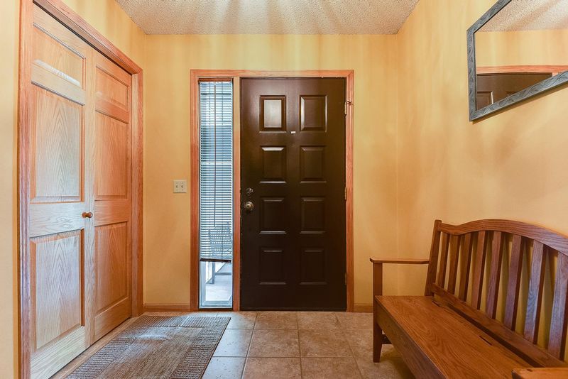 1470 Thomas Ln, Eagan, MN 55122