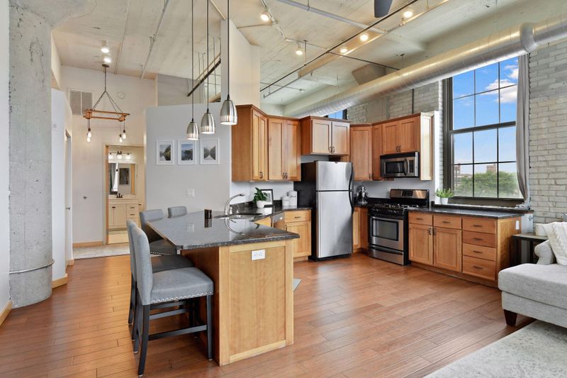 1901 E Hennepin Ave #212, Minneapolis, MN 55413