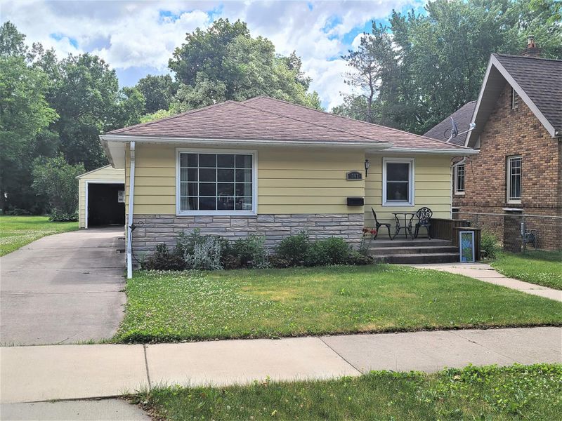 307 7th St SW, Austin, MN 55912