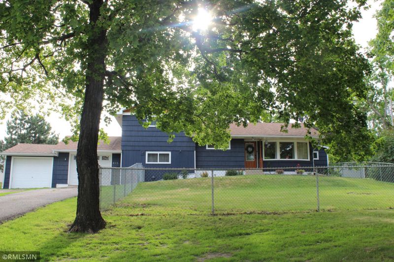 415 2nd Ave SW, Milaca, MN 56353