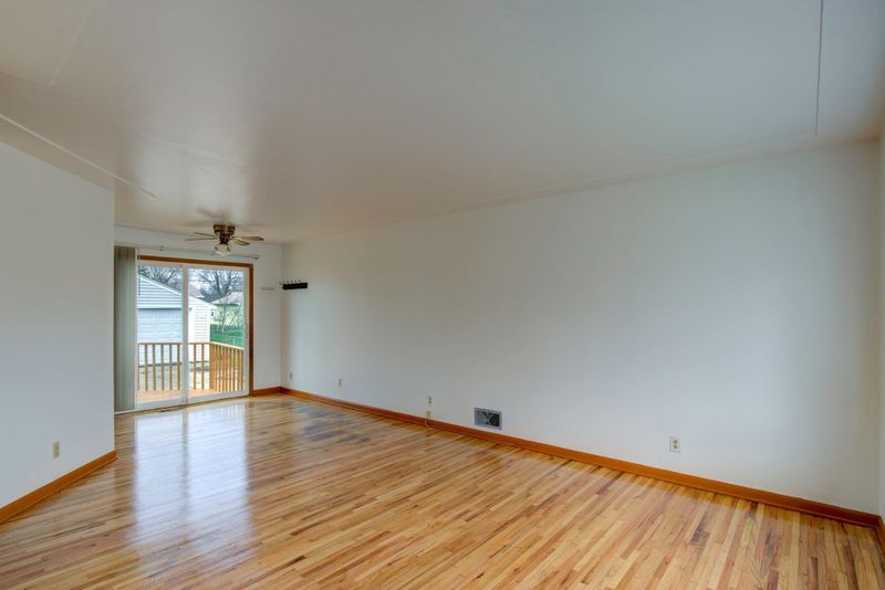547 Hoyt Ave E, Saint Paul, MN 55130