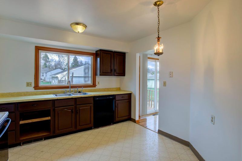 547 Hoyt Ave E, Saint Paul, MN 55130