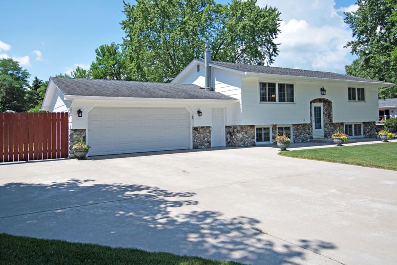 11309 Kentucky Ave N, Champlin, MN 55316
