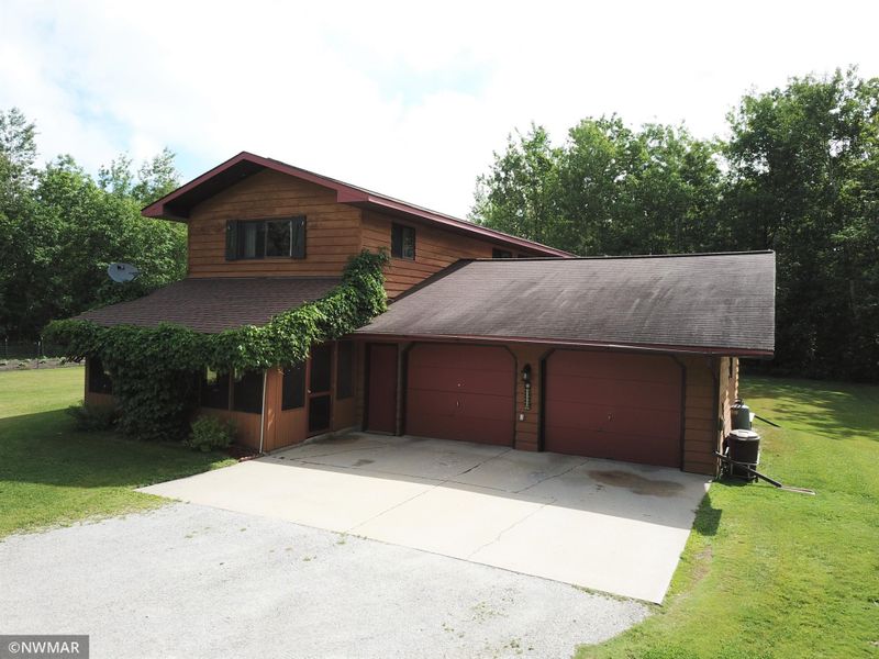 40506 575th Ave, Warroad, MN 56763