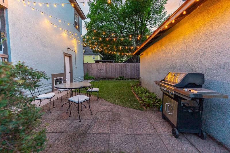 823 Laurel Ave, Saint Paul, MN 55104
