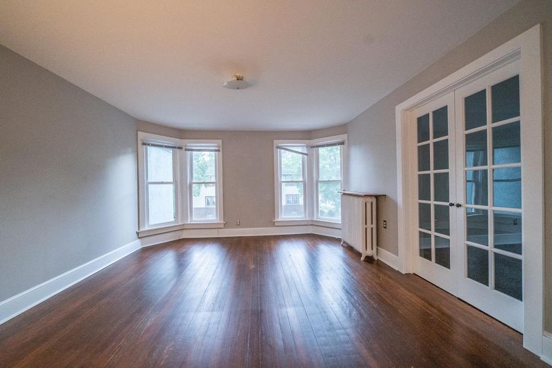 823 Laurel Ave, Saint Paul, MN 55104
