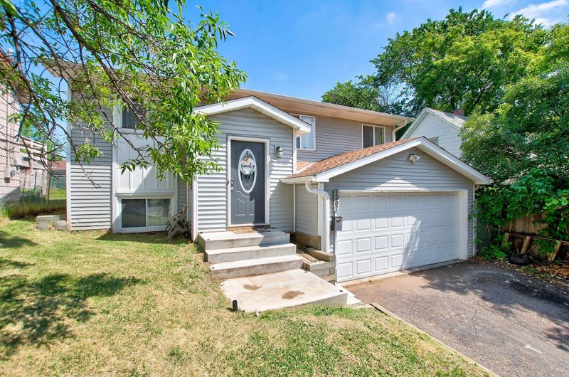 1307 Pacific St, Saint Paul, MN 55106