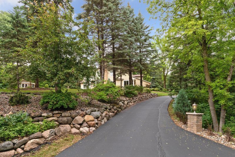 5 Robb Farm Rd, North Oaks, MN 55127