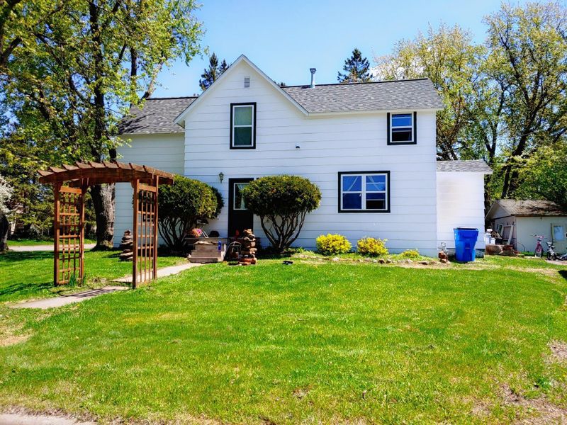 102 Commercial Ave S, Sandstone, MN 55072
