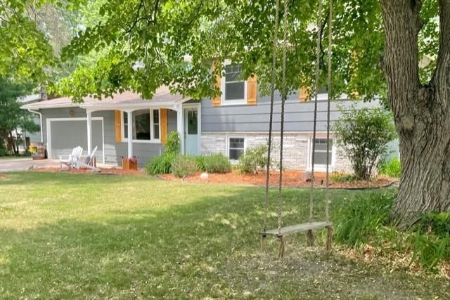 1025 Tanglewood Dr, Shoreview, MN 55126