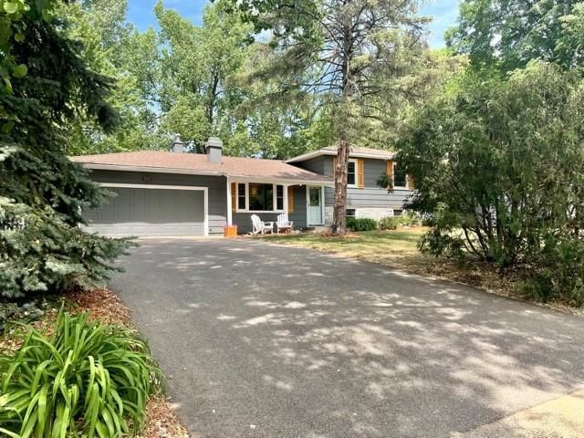 1025 Tanglewood Dr, Shoreview, MN 55126