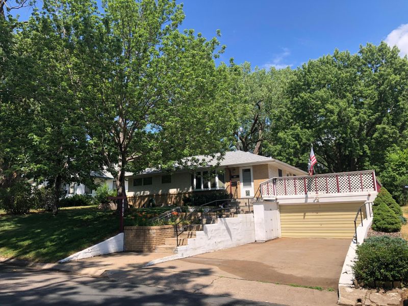 4605 7th St NE, Columbia Heights, MN 55421