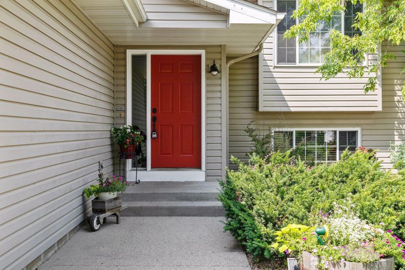 852 Sparrow Rd, Waconia, MN 55387